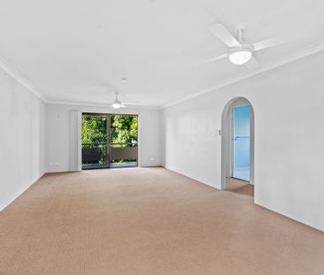 Large Modern Unit with City Views! - Photo 2