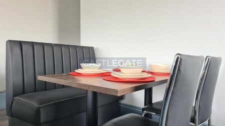 1 bedroom in a flat share to rent - Photo 5