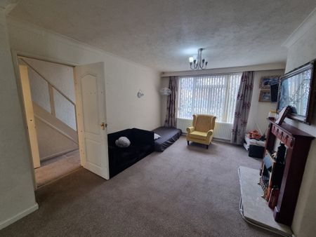 3 Bed Semi-Detached House, Halford Lane, CV6 - Photo 3