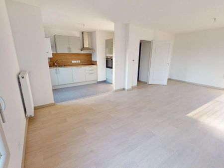 Location Appartement 4 pièces 84 m2 à Chartres - Photo 3