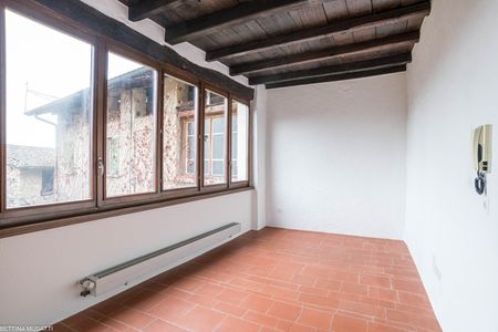 RANCATE – AFFASCINANTE CASA CON LOGGIA E VISTA PANORAMICA - Foto 5