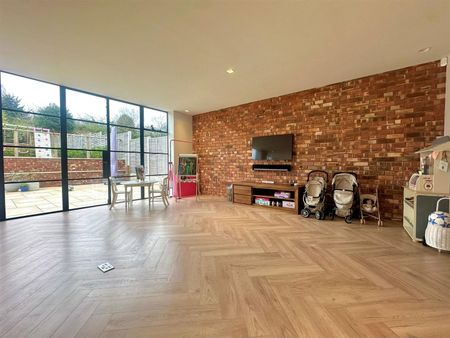 4 Bedroom House - Photo 2