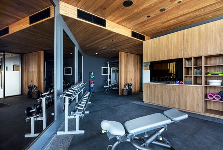 Valencia Residences - Photo 2