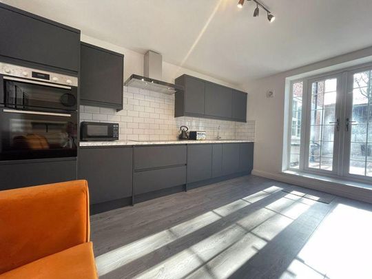 1 bedroom in a house share to rent - Photo 1