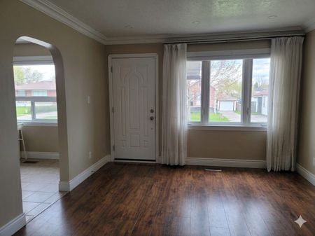 For Lease - 289 Ballard Street, Oshawa, Ontario - Photo 5