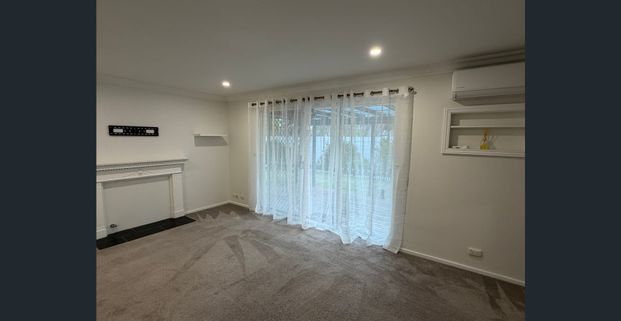 Stylish Villa in Prime Location - Photo 1