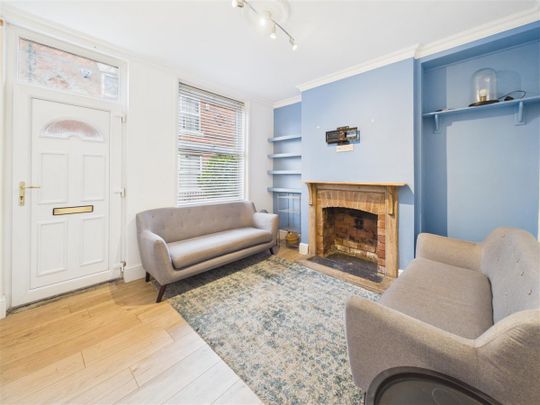 3 bedroom Terraced House to rent - Photo 1