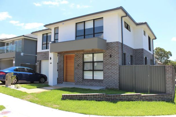 “Beautifully designed 4 bedroom corner home in Stanhope Gardens for Lease!” - Photo 1