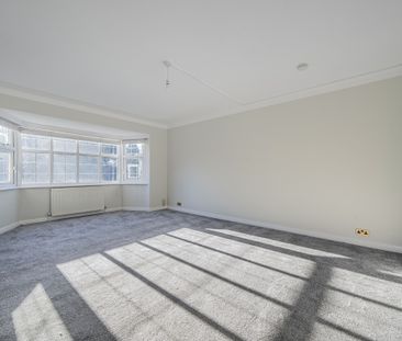 Imber Close, Esher, KT10 - Photo 2