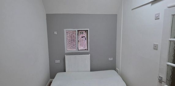 1 Bed Flat, Highgate Hill, N19 - Photo 2
