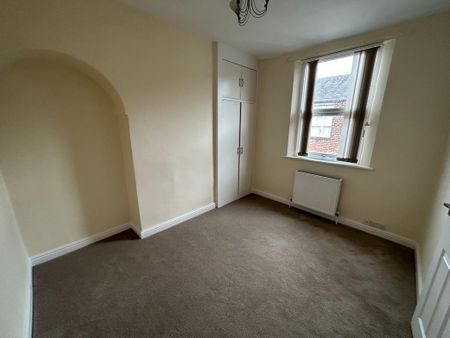 2 bedroom terraced house to rent - Photo 4