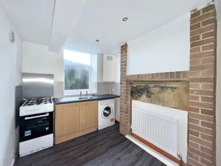 2 bedroom end of terrace house to rent - Photo 3