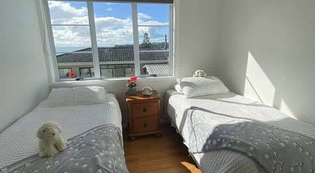 Family Home with 5-Bedroom, 2-Bathroom - Photo 4