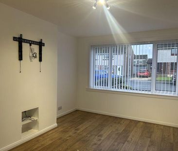 3 bedroom semi-detached villa to rent - Photo 3