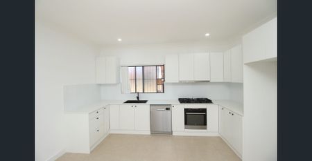 Fully Renovated 3-Bedroom Ground Floor Family Home - Photo 4
