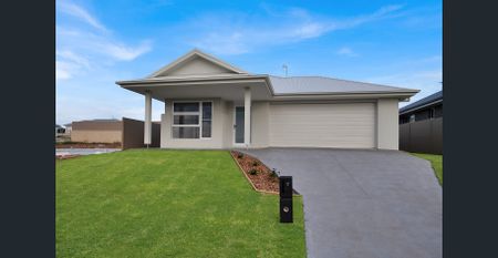 Lux 4 bedroom home with upgraded inclusions! - Photo 5