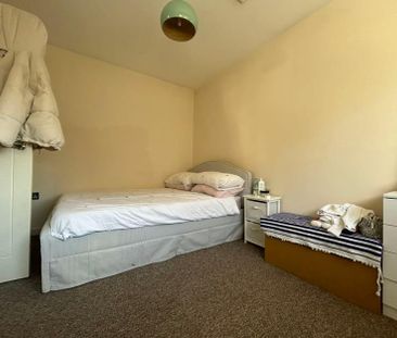 2 bedroom end of terrace house to rent - Photo 1