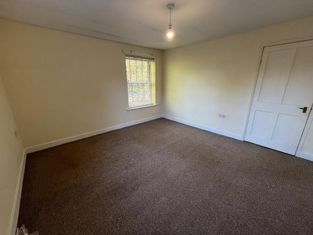 4 bedroom semi-detached house to rent - Photo 4