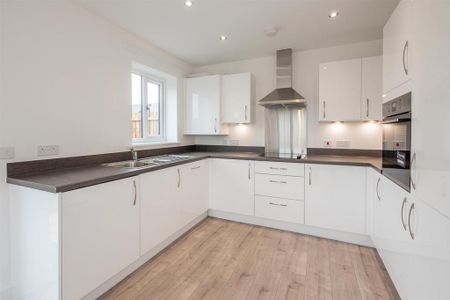 3 bedroom semi-detached house to rent - Photo 2