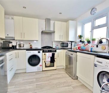 Robin Hood Road, Woking - 3 bedrooms Property for lettings - Seymours - Photo 4
