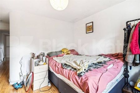 Split over two floor is this spacious 3double bedroom maisonette - Photo 3