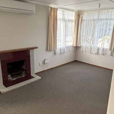 Spacious & Central Family Home - Photo 1