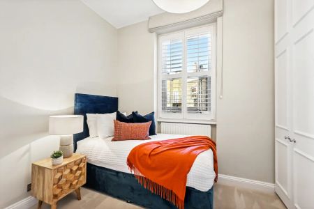 4 bedroom flat in South Kensington - Photo 3