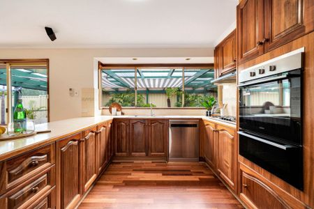 STUNNING FAMILY HOME IN PERFECT LOCATION - Photo 4