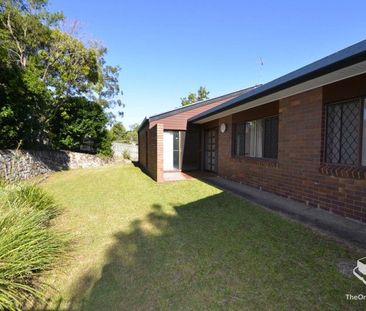 Peaceful home within 5 min to Shopping Centre and coveted schools - Photo 2