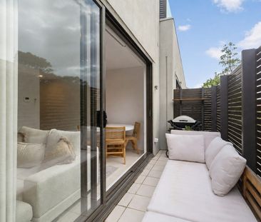 Sophisticated Bayside Living Near Acland Street & the Foreshore! - Photo 2