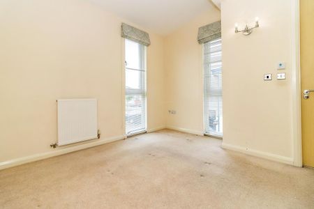 3 bedroom semi-detached house to rent - Photo 4