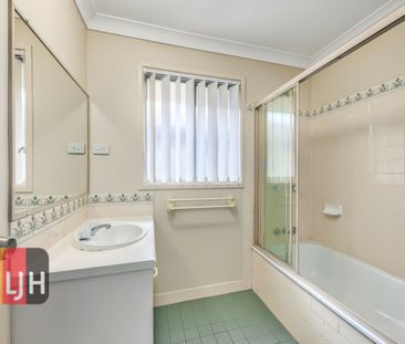 AIR CONDITIONED 2 BEDROOM TOWNHOUSE WITH COURTYARD - Photo 5