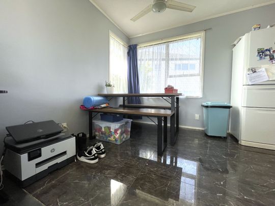 4 Bedrooms Family Home in Bucklands Beach - Photo 1