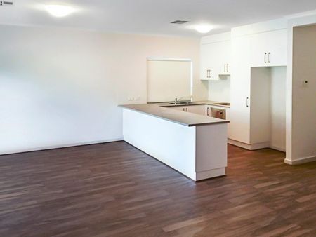 Modern Courtyard Home Close to Amenities - Photo 3