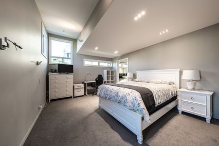 Architectural Masterpiece with Panoramic City & Harbour Views - Photo 2