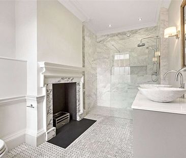 An beautifully renovated five bedroom Georgian townhouse in the heart of Richmond - Photo 2