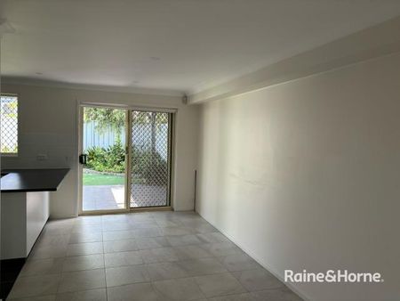 3/1 Waratah Crescent, Macquarie Fields, NSW 2564 - Photo 2