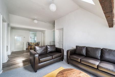 4 bedroom flat to rent - Photo 3