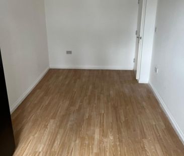 1 Bed Flat, Station Parade, IG11 - Photo 3