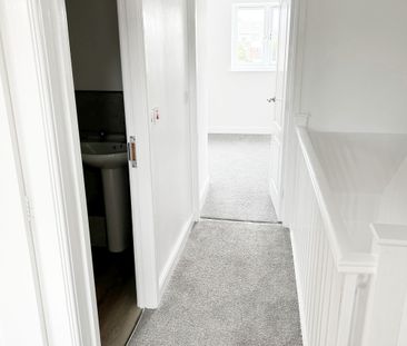 Queens Ave, Glazebury - Photo 1