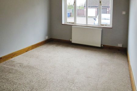 Armstrong Close, NEWMARKET - Photo 3