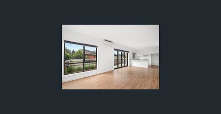 Modern Townhouse in Prime Location – Near Schools and Parklands - Photo 4