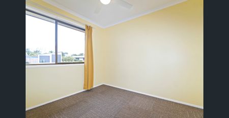 Beachside Beauty – Just Metres from Innes Park Beach! - Photo 3