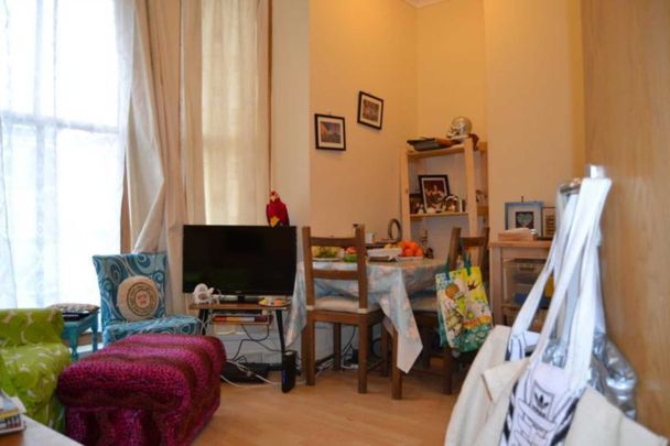 Price £865 pcm - Available Now - Furnished - Photo 1