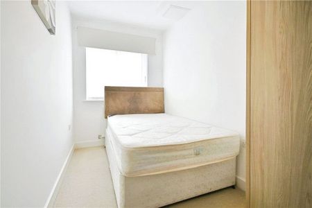Denham Road, Egham, Surrey, TW20 9DZ - Photo 3