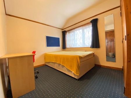 3 bedroom semi-detached house to rent - Photo 4