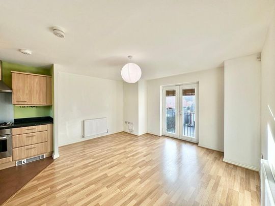 2 bedroom coach house to rent - Photo 1