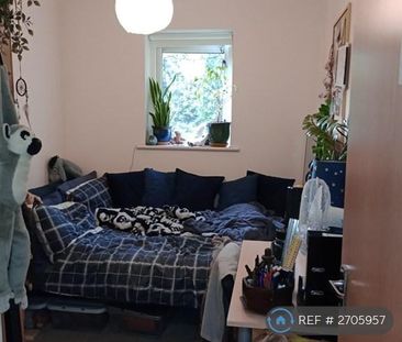 3 bedroom flat to rent - Photo 2