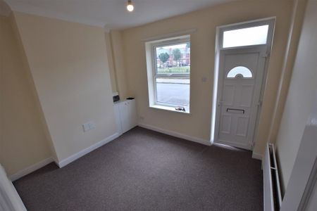 3 bedroom terraced house to rent - Photo 2