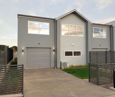 THE PINNACLE OF LUXURY LIVING -Whiteware Included- - Photo 2